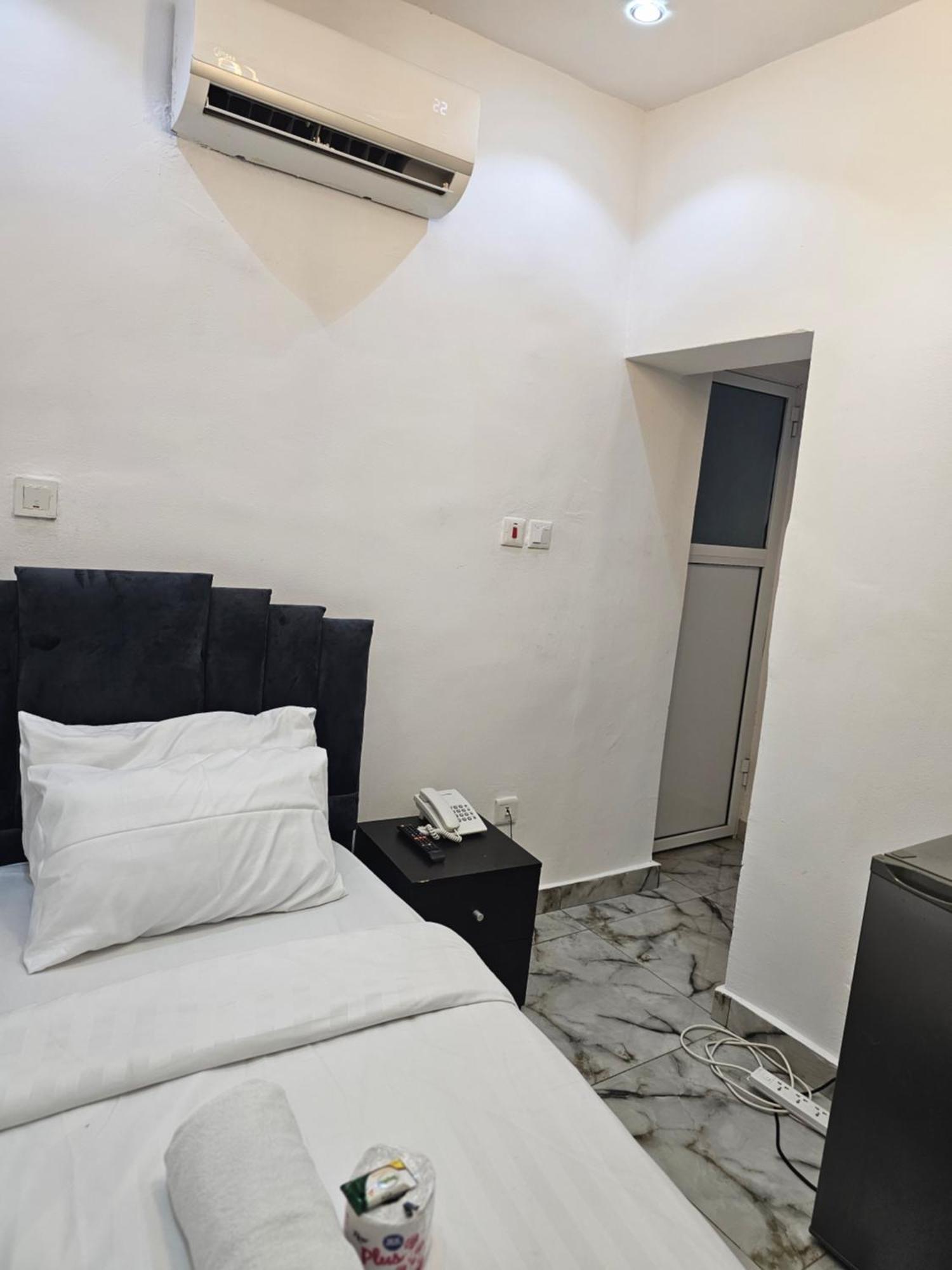 Vhs Vinchee Suites Lagos Exterior foto