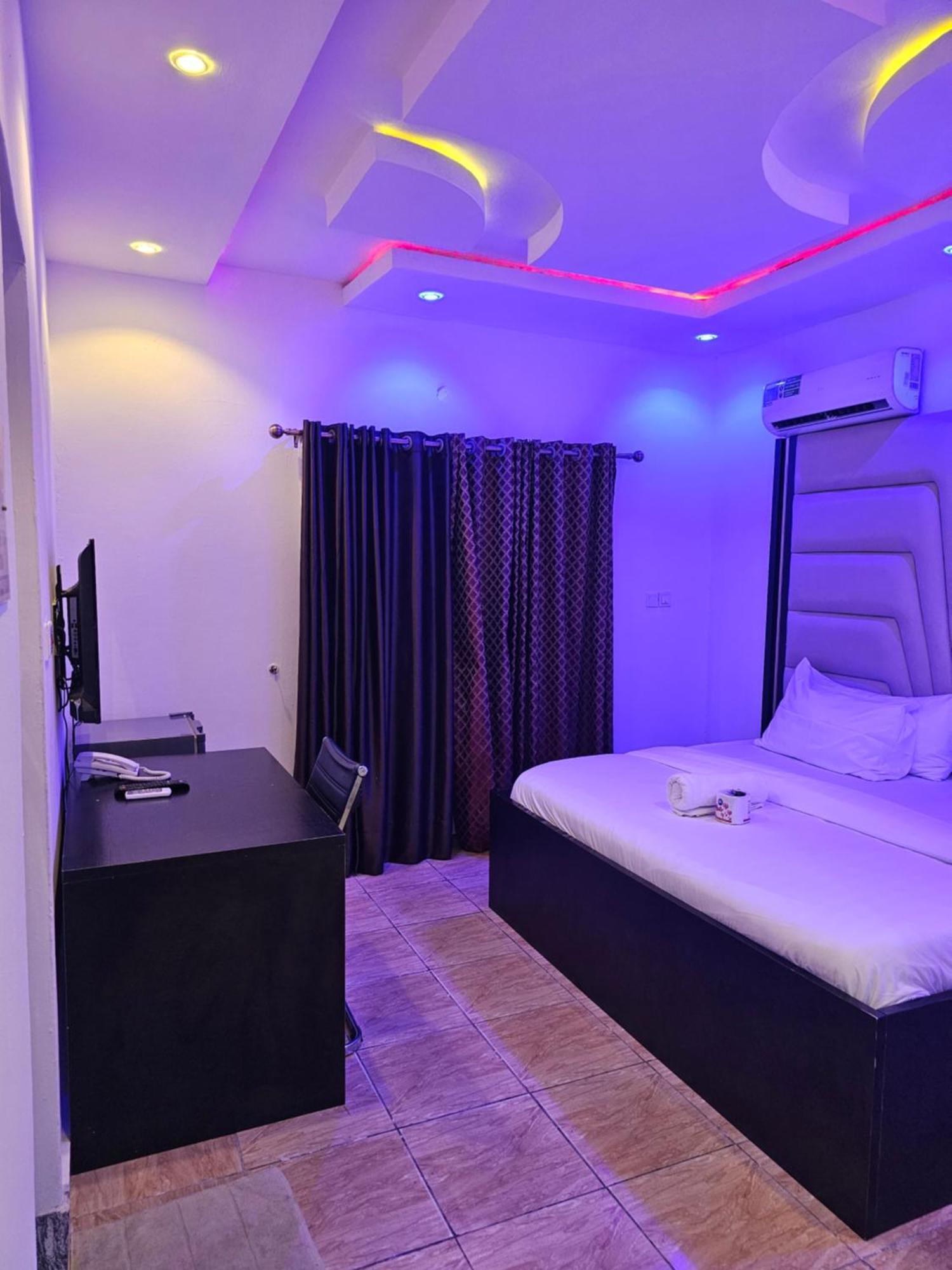 Vhs Vinchee Suites Lagos Exterior foto