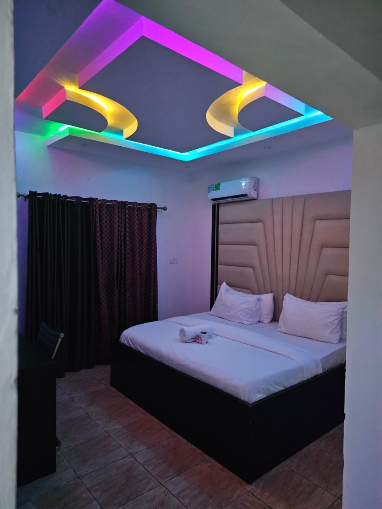 Vhs Vinchee Suites Lagos Exterior foto