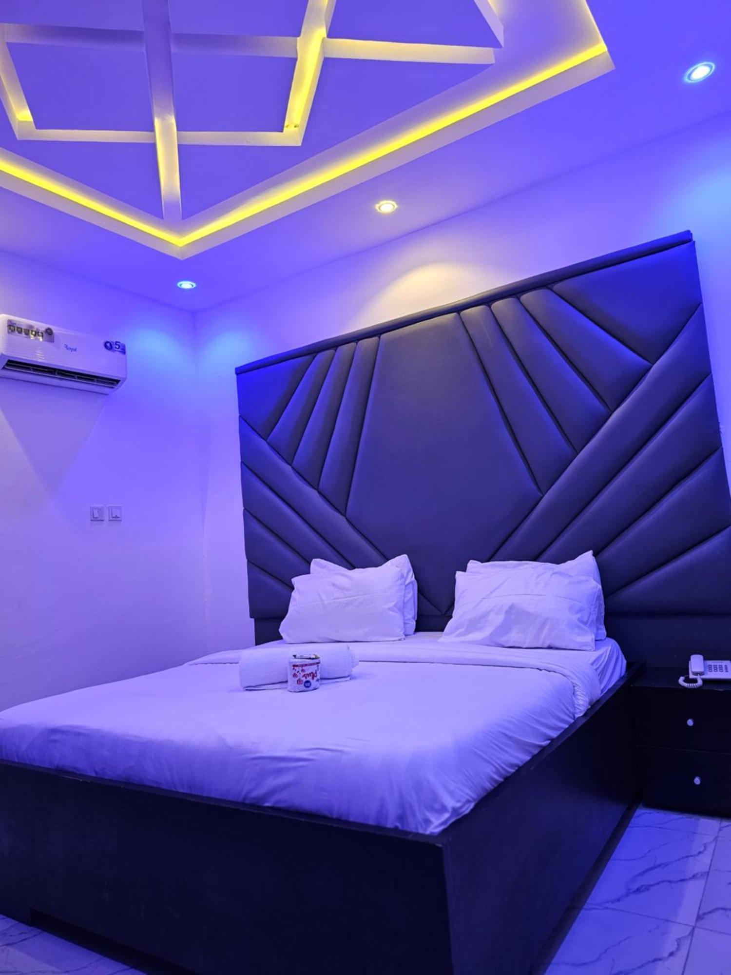 Vhs Vinchee Suites Lagos Exterior foto