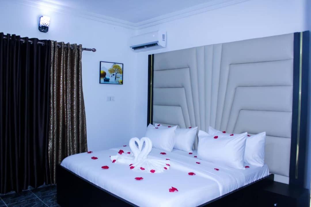 Vhs Vinchee Suites Lagos Exterior foto